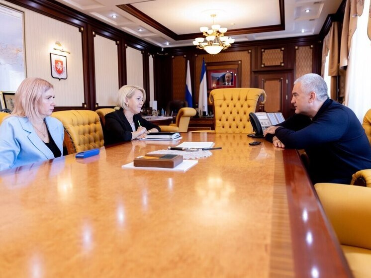 Аксёнов поручил ускорить работу с обращениями семей участников СВО