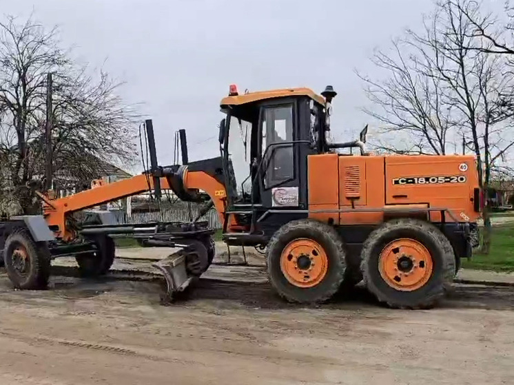 На трассе «Михайловка – Скадовск» ведётся восстановление щебёночного покрытия