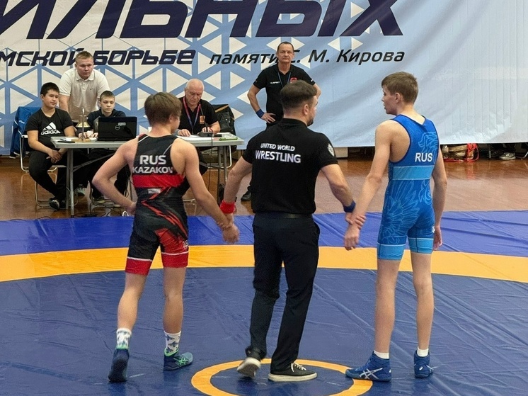 16 наград остались в Кировской области: борцы показали мастерство