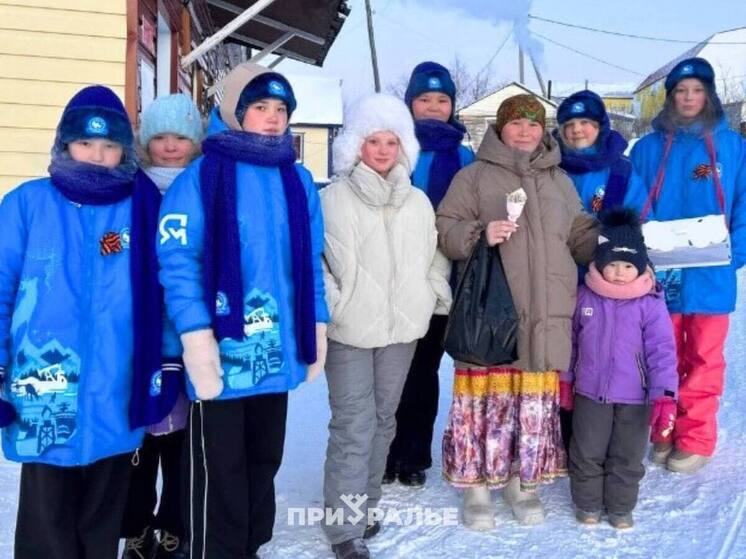 Ямальские дети подарили неувядающие букеты для мам к празднику