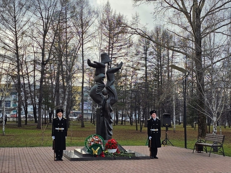 Ирек Сагитов возложил цветы к памятнику Героям-ликвидаторам