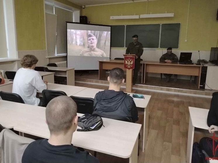 Урок мужества от СОБР «Буран» прошел для студентов в Новомосковске