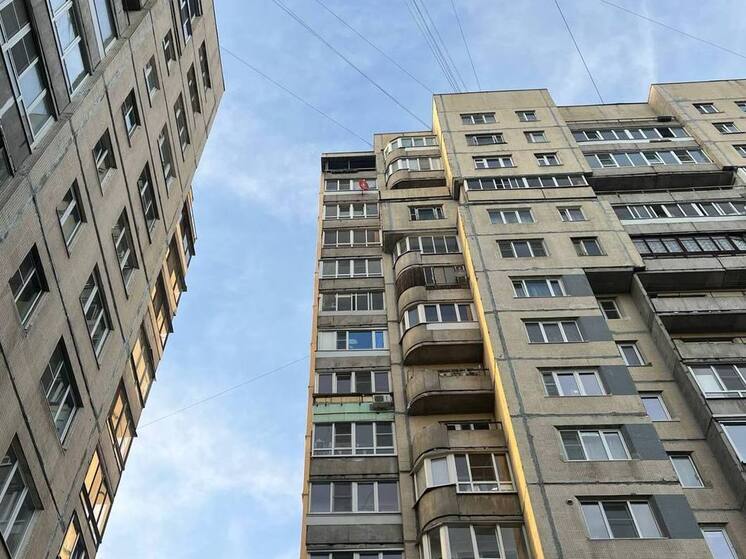 Мурманчанка два года не может добиться заделки межпанельных швов в своем доме