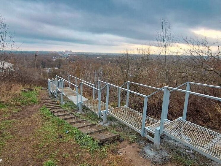В Брянске соединили лестницей улицы Подарную и Сакко и Ванцетти