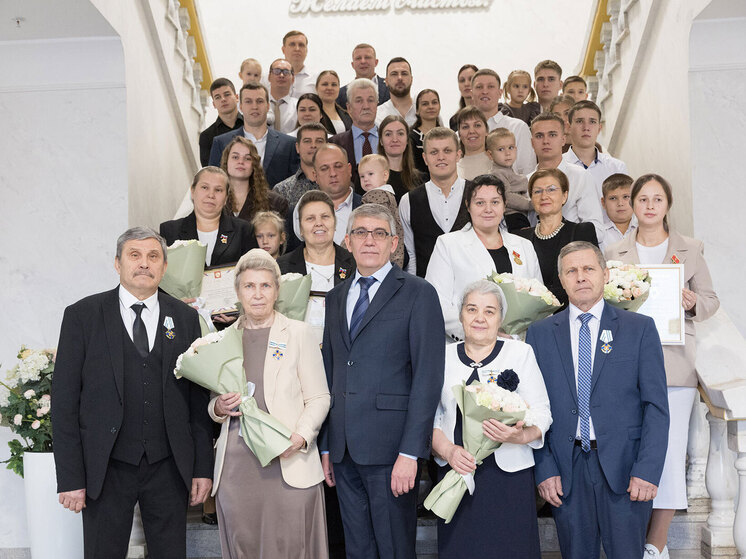 Миляев встретился с тульской династией Балашовых, воспитавшей более 100 детей