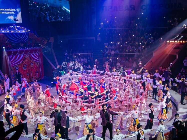 Шоу «Мы – единое целое» в Луганске стало ярким праздником в честь юбилея колледжа культуры