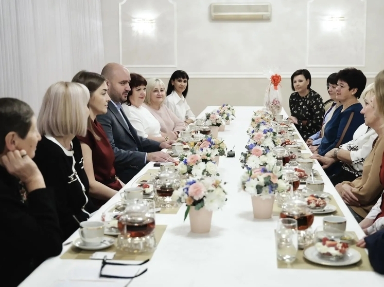 Губернатор Вячеслав Федорищев в Самаре встретился с мамами Героев РФ