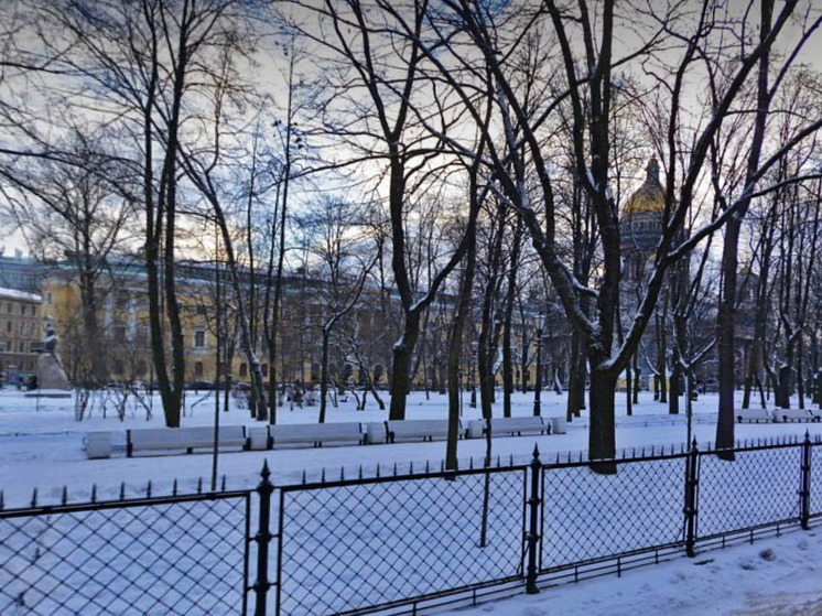Александровский сад засияет новогодними огнями за 70 миллионов рублей