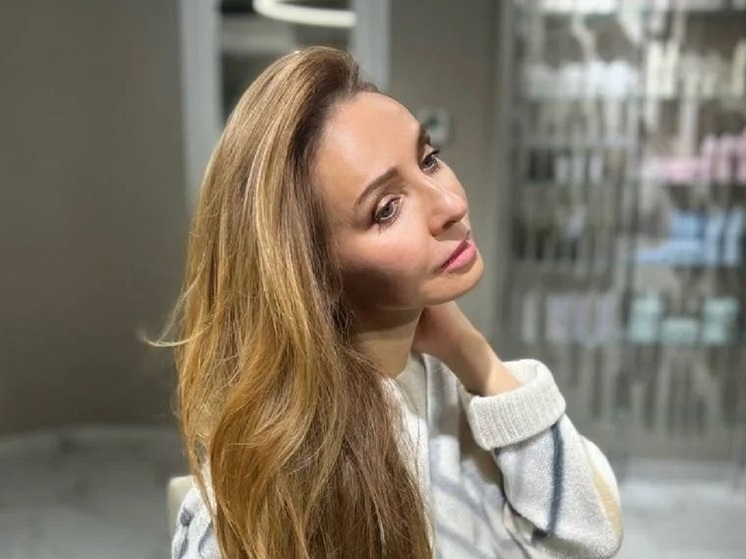 Олимпийская чемпионка в танцах на льду и продюсер ледовых шоу Татьяна Навка поделилась случайным кадром, отразившим ее с непривычной стороны.