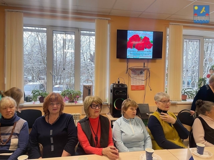 В Кингисеппе отметили День матери, чествуя женщин «серебряного возраста»
