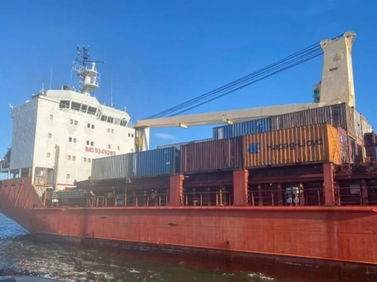 Порт Корсаков перешел на круглосуточную работу для ликвидации скопления судов