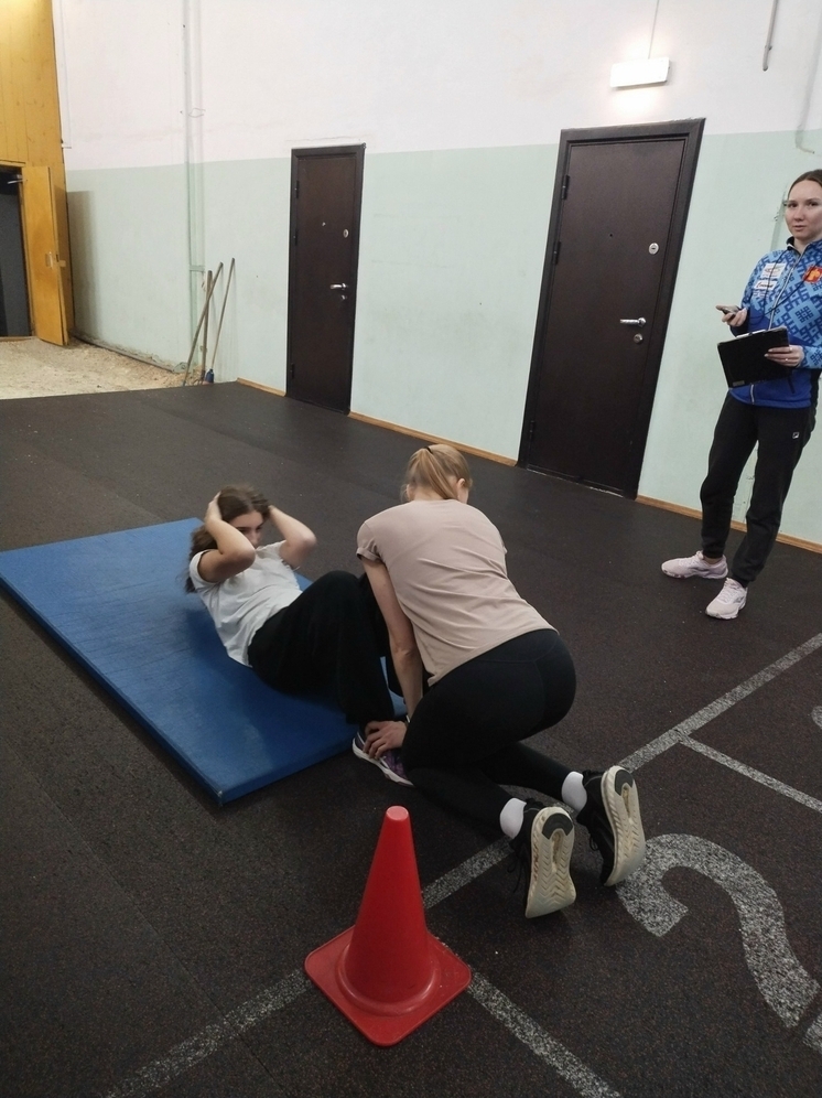  Выпускники школ Коряжмы проверили свою готовность к труду и обороне