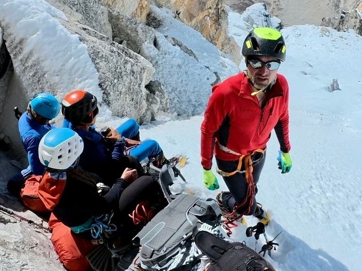 Ленинградский альпинист покорил вершину горы Манаслу в Непале
