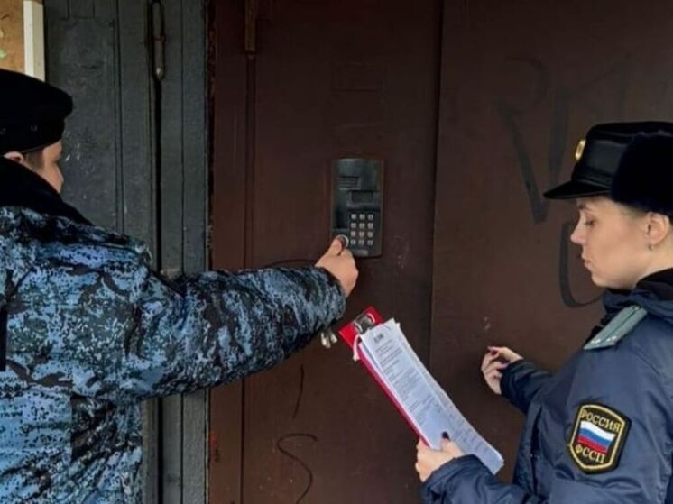 Судебные приставы помогли жительнице Кингисеппского района вселиться в квартиру