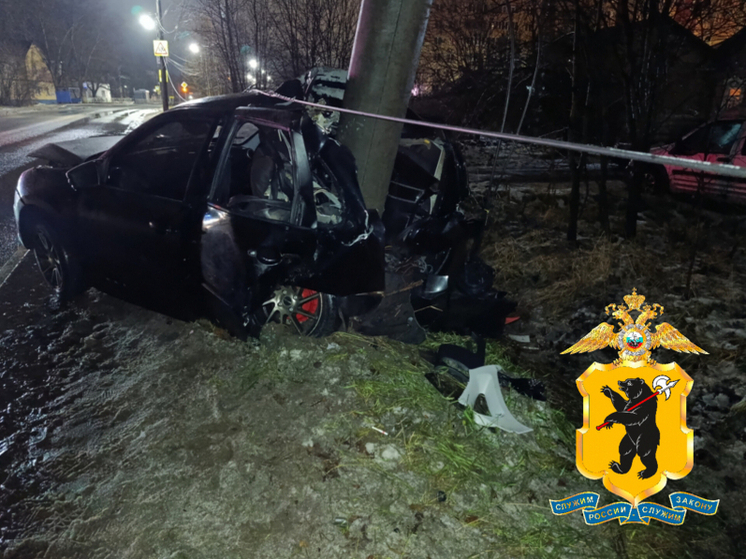 В Ярославле водитель «не заметил» столб на Большой Норской