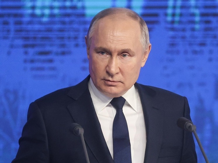 Путин подписал закон о повышении МРОТ до 27 093 рубля с 2026 года