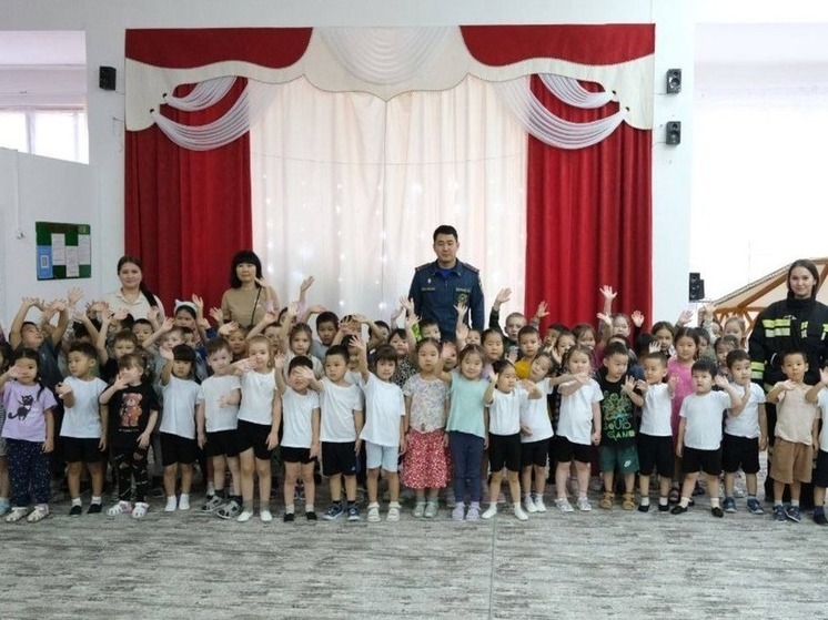 Воспитанникам детсада в Элисте рассказали о пожарной безопасности