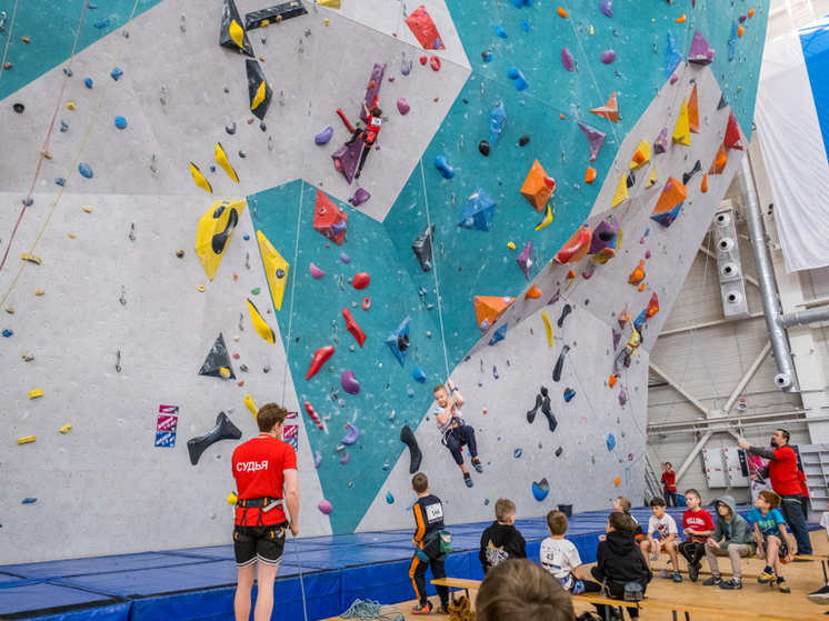Более 120 скалолазов представили Хабаровский край на чемпионате и первенстве ДФО