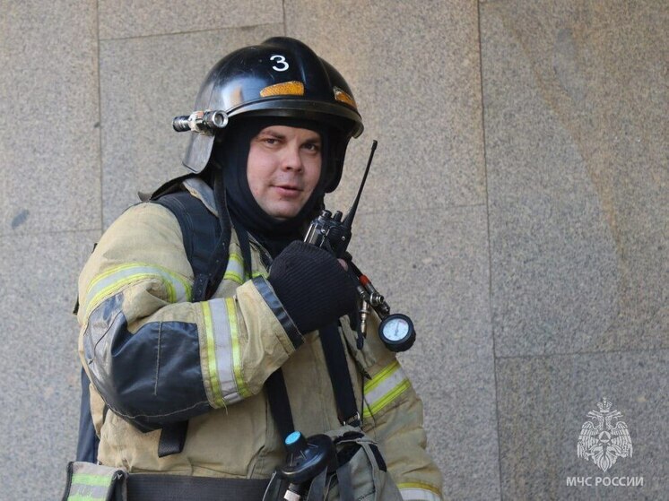 Восемь человек спасли при пожаре в поселке Первомайский