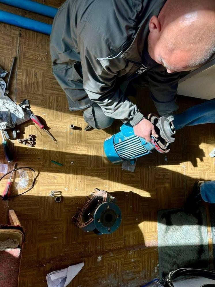 Отопление в школе Новотроицкого округа восстановила бригада из Краснодара