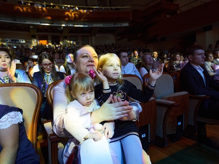 В Югре проходит форум «Десятилетие детства. Счастливая семья — счастливые дети»