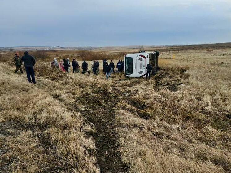 В Челябинской области перевернулся автобус, перевозивший детскую футбольную команду