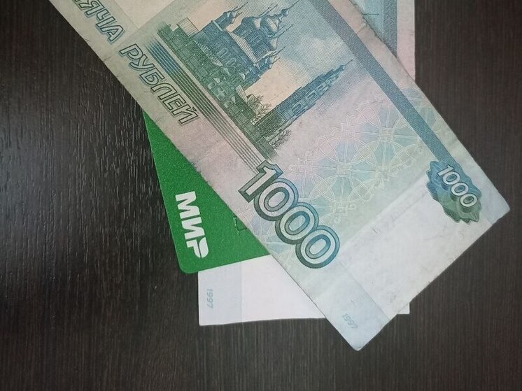 В Мончегорске женщина украла деньги с карты знакомой, пока та оставила сумку