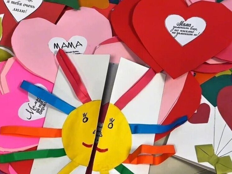 Маленькие новгородцы поздравили врачей перинатального центра с Днем Матери