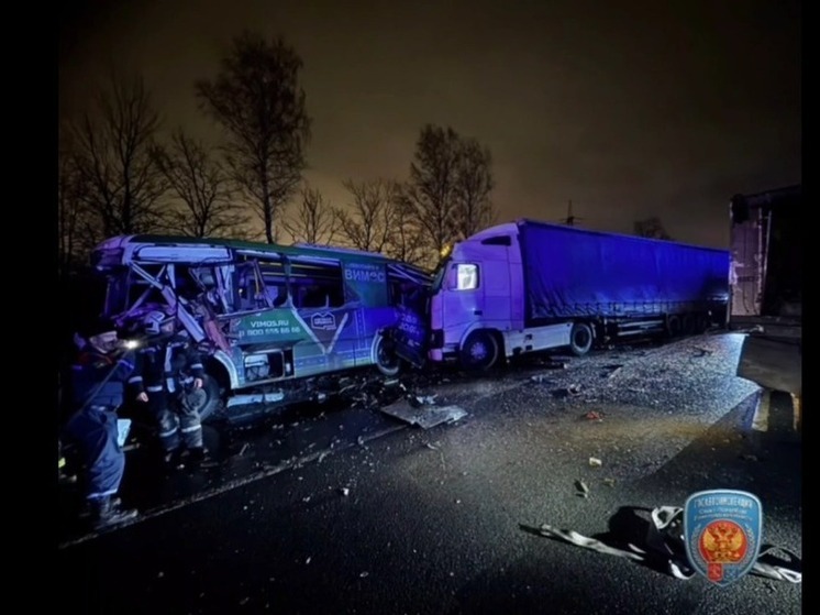 Два человека погибли в жестком ДТП на Московском шоссе в Петербурге