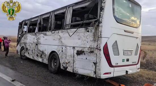 Автобус с детьми опрокинулся на трассе в Челябинской области