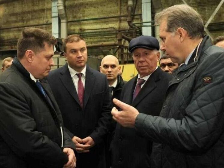Виталий Хоценко и глава Ростеха Сергей Чемезов провели рабочий объезд «Омсктрансмаша»