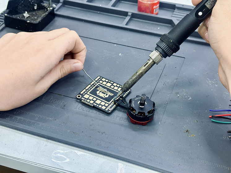 Проект «Инженерный класс БПЛА: от прототипа до полёта» стал победителем пятого конкурса грантов Губернаторского центра Архангельской области