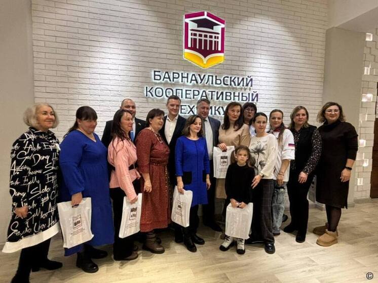 В субботу, 29 ноября, в Барнауле прошли праздничные мероприятия ко Дню матери, который в России отмечают 30 ноября