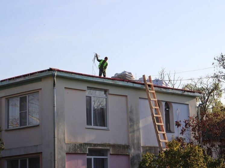 В Керчи начался ремонт кровли детского сада «Дюймовочка»