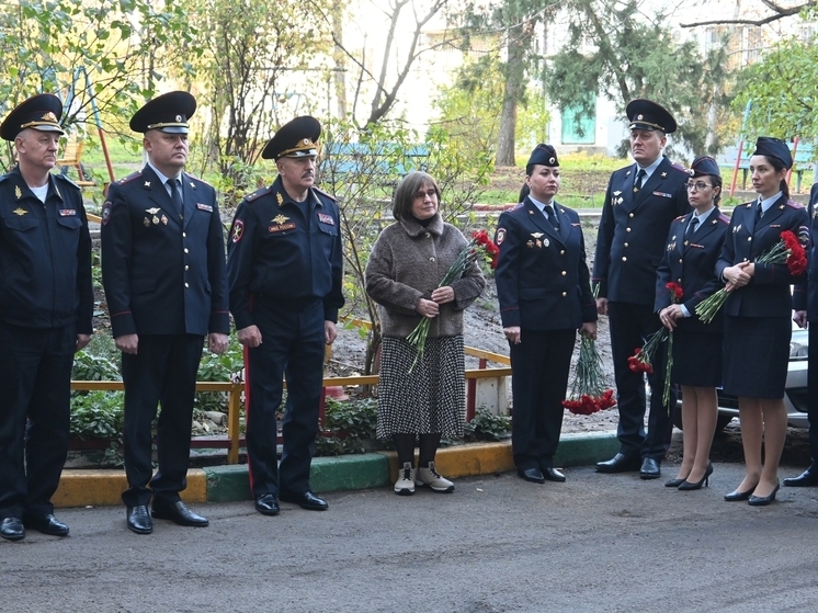 В Краснодаре открыли мемориальную доску в честь ветерана милиции Александра Абакумова