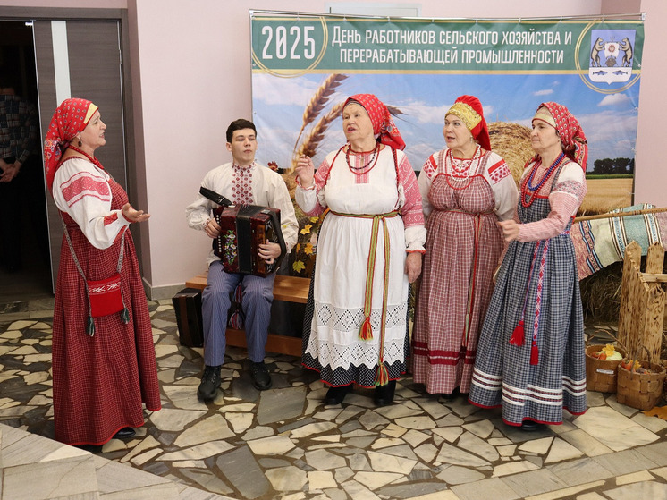 Новгородских аграриев поздравили с профессиональным праздником