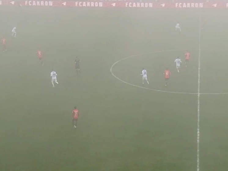 Стартовый матч 17-го тура РПЛ между %22Акроном%22 и %22Пари НН%22 в Самаре проходил в условиях густого тумана, из-за которого телезрители не сумели в полной мере насладиться игрой двух клубов. В регламенте чемпионата есть условие, позволяющие матч перенести на более пригодные для него погодные условия, но руководство Российской Премьер-лиги им не воспользовалась.