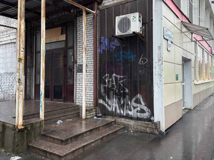 В Невском районе Петербурга проверили магазины на уборку снега и чистоту фасадов