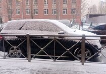 В России холодный сезон занимает значительную часть года, за которую «каша» из реагентов и грязного снега успевает достаточно навредить автомобилю. От нее быстро начинается ржавчина, мутнеет пластик, а уплотнители покрываются трещинами. Мыть машину зимой нужно даже чаще, чем летом. Об этом рассказал в интервью «МК в Великом Новгороде» руководитель Управления по работе с импортерами Газпромбанк Автолизинг Александр Корнев.