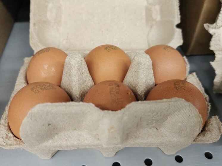 Магазины Петербурга возмутили покупателей упаковкой яиц по шесть штук