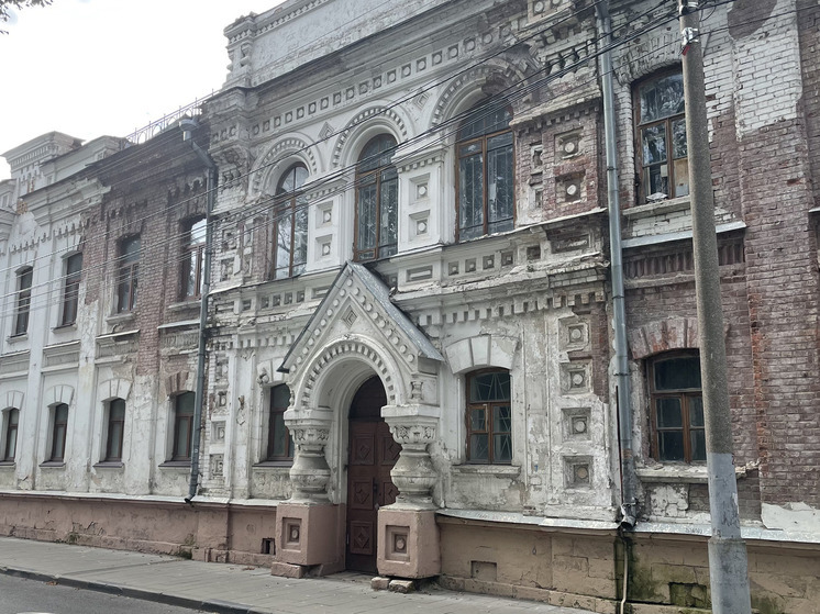 В Ярославле у старинного дома Бухарина и богадельни Вахрамеева новые владельцы