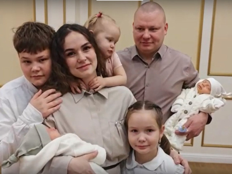 В Салехарде накануне Дня матери родилась королевская двойня