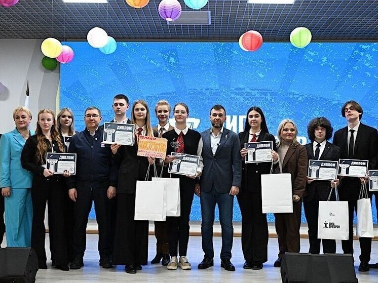 Команда «Конструктив» из Дебальцево победила в общереспубликанском турнире «Лига ораторов»