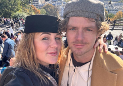 Сверкающий бриллиант и тропики: Анастасия Павлюченкова показала помолвочное кольцо