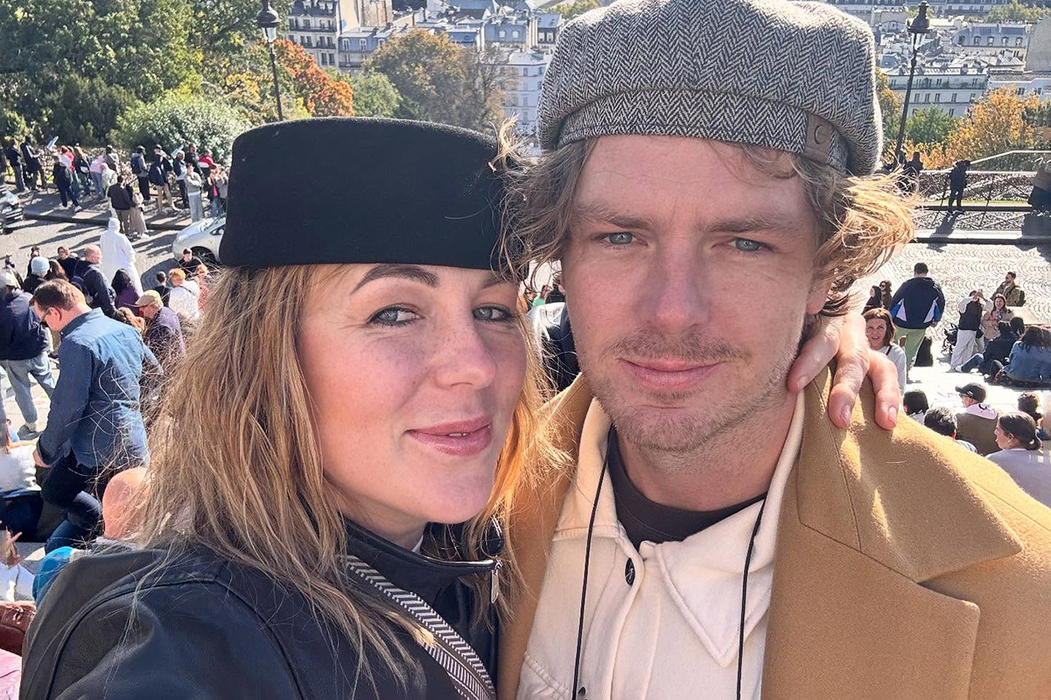 Сверкающий бриллиант и тропики: Анастасия Павлюченкова показала помолвочное кольцо