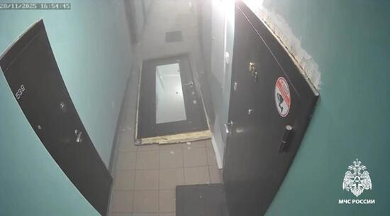 Собака устроила взрыв в квартире в Новосибирске: входная дверь вылетела в подъезд 