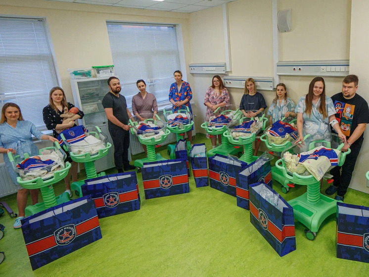 Тульская Академия хоккея им. Бориса Михайлова поздравила молодых мам