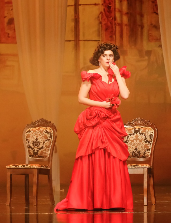 Актриса Мелехова рассказала о прилете БПЛА во время спектакля: декорации увезти не удалось