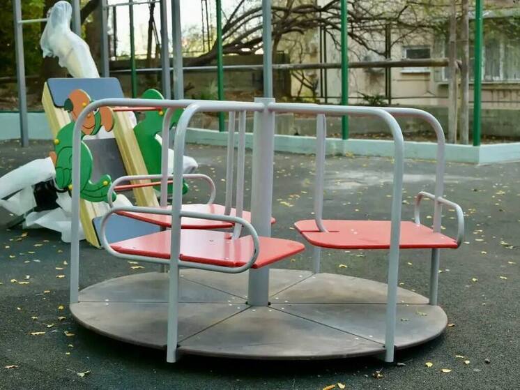 На ремонт детской площадки на Пирогова власти Сочи выделили свыше 1,6 млн рублей