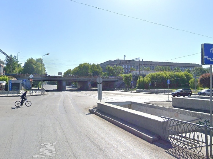 Пешехода сбили на перекрестке в центре Екатеринбурга